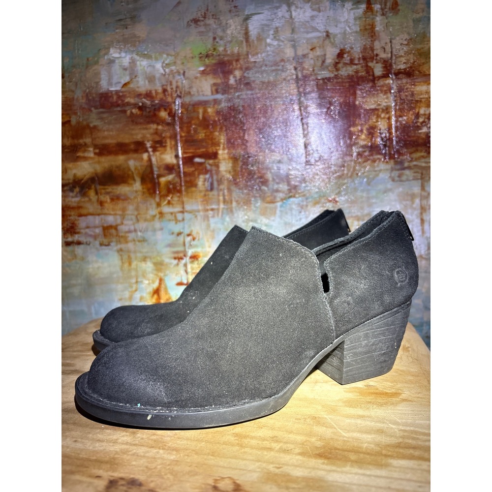Born Kerri Black Suede Ankle Booties V-Cut Block Heel Back Zip F14209 Womens 8M - Picture 2 of 8